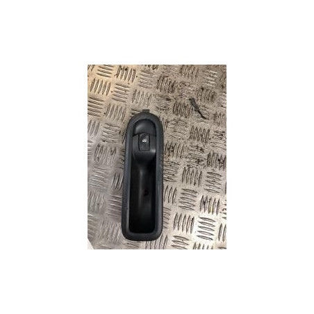 Interrupteur de leve vitre avant droit RENAULT CLIO 3 PHASE 2 BREAK d’occasion