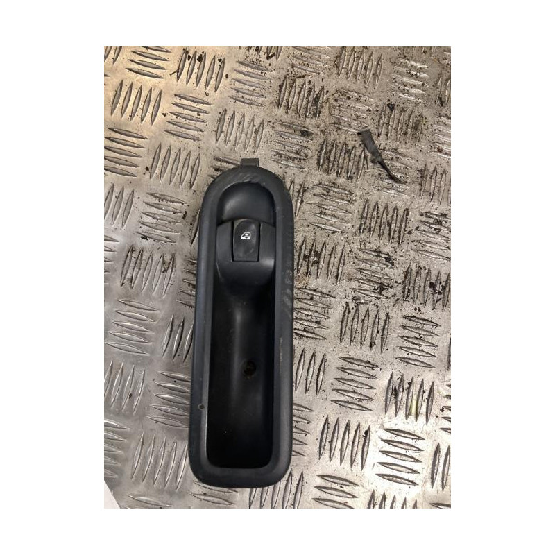 Interrupteur de leve vitre avant droit RENAULT CLIO 3 PHASE 2 BREAK d’occasion