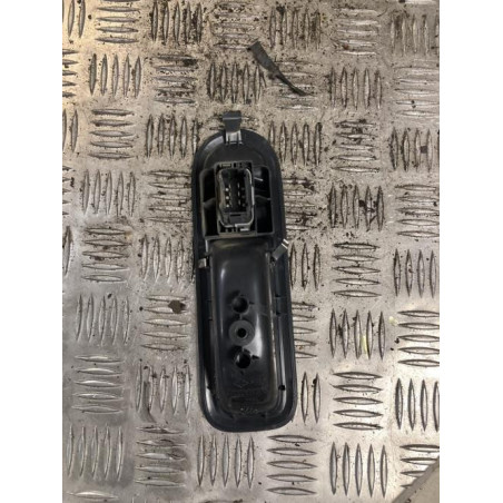 Interrupteur de leve vitre avant droit RENAULT CLIO 3 PHASE 2 BREAK d’occasion