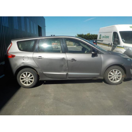 Pare boue avant gauche RENAULT GRAND SCENIC 3 PHASE 1 d’occasion