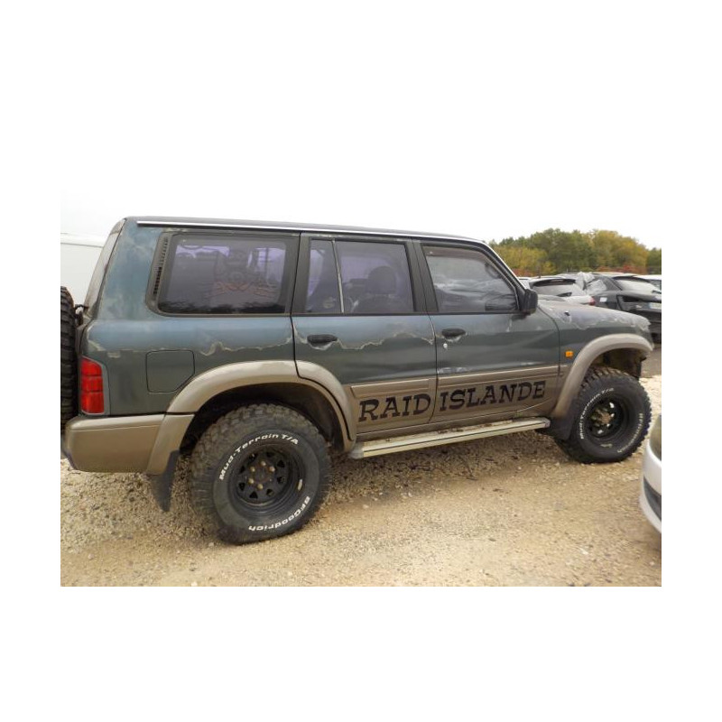 Pare boue avant droit NISSAN PATROL 2 d’occasion