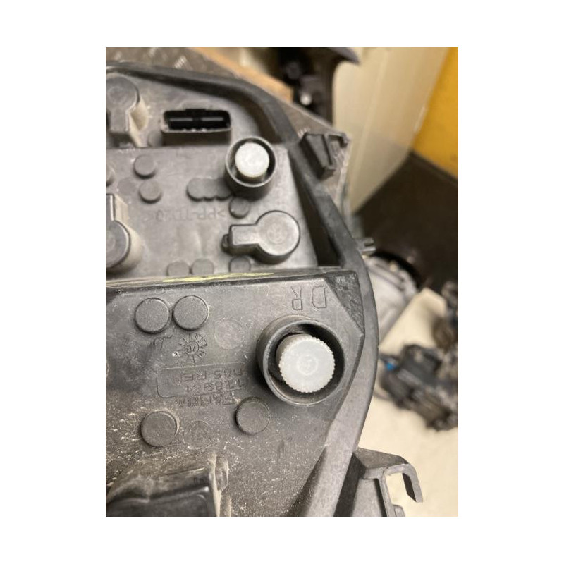 Platine feu arriere droit RENAULT CLIO 3 PHASE 1 d’occasion
