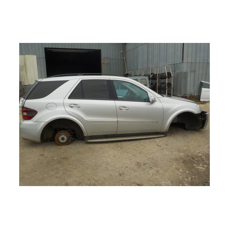 Pare choc arriere MERCEDES CLASSE M 164 PHASE 1 d’occasion