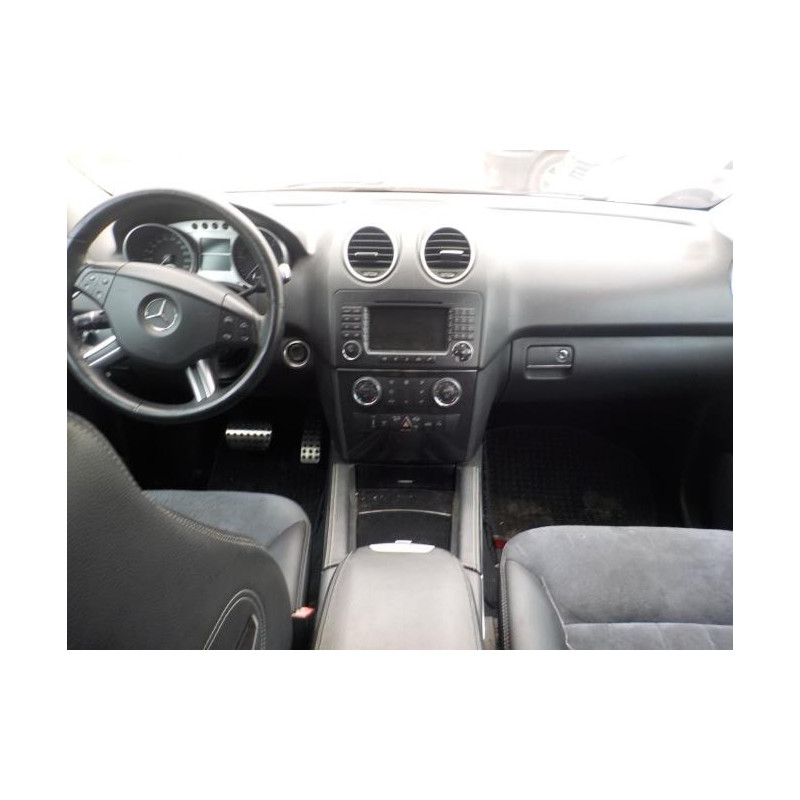 Pare boue avant gauche MERCEDES CLASSE M 164 PHASE 1 d’occasion