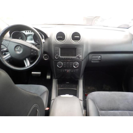 Pare boue avant droit MERCEDES CLASSE M 164 PHASE 1 d’occasion