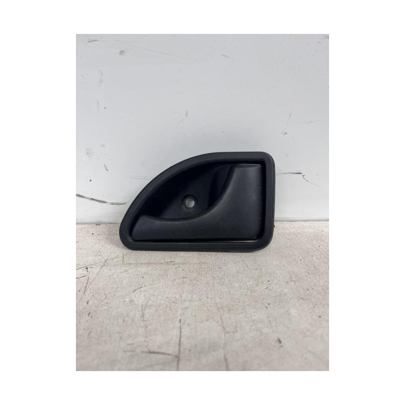 Poignee interieur avant droit RENAULT KANGOO 1 PHASE 1 d’occasion