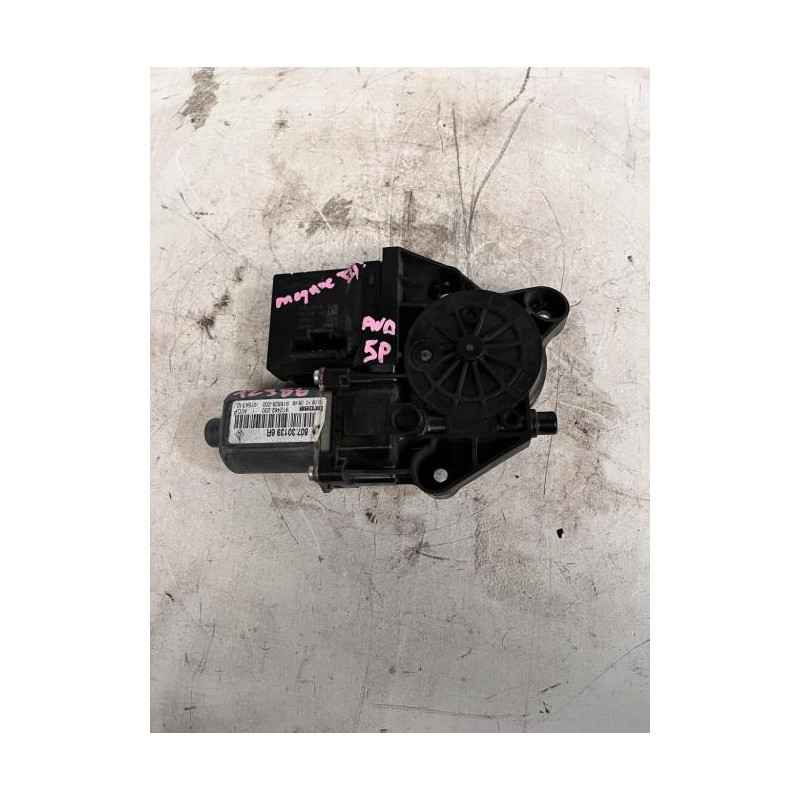 Moteur leve vitre avant droit RENAULT MEGANE 3 PHASE 1 BREAK d’occasion