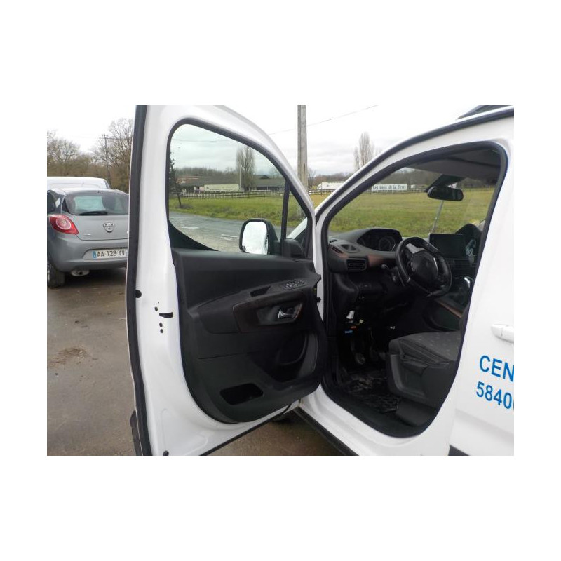 Poignee porte avant gauche PEUGEOT RIFTER d’occasion