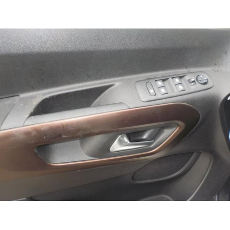 Poignee porte avant gauche PEUGEOT RIFTER d’occasion