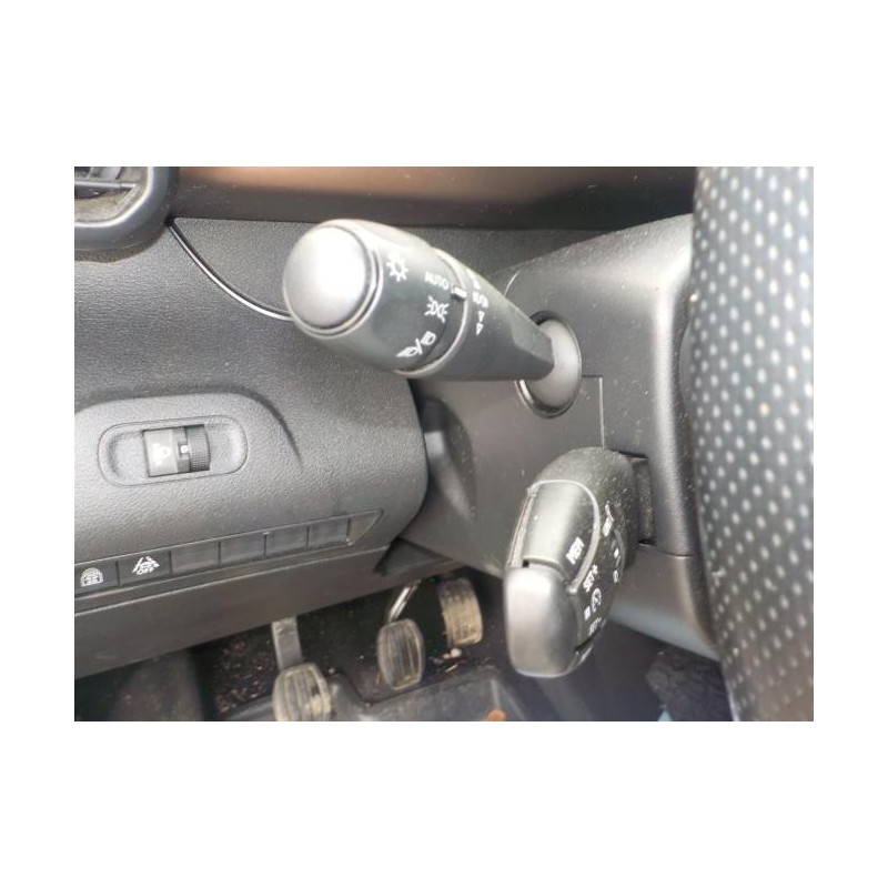 Poignee porte avant gauche PEUGEOT RIFTER d’occasion