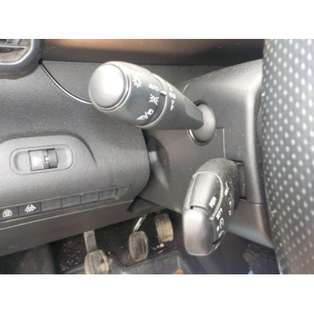 Poignee porte avant gauche PEUGEOT RIFTER d’occasion