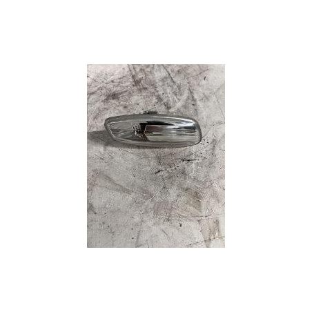 Repetiteur clignotant avant droit  (Feux) PEUGEOT 207 PHASE 2 BREAK d’occasion