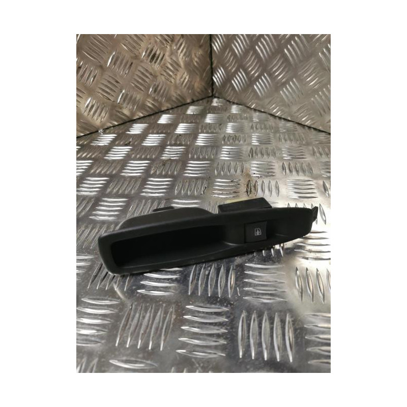 Interrupteur de leve vitre arriere gauche RENAULT CLIO 4 PHASE 1 d’occasion