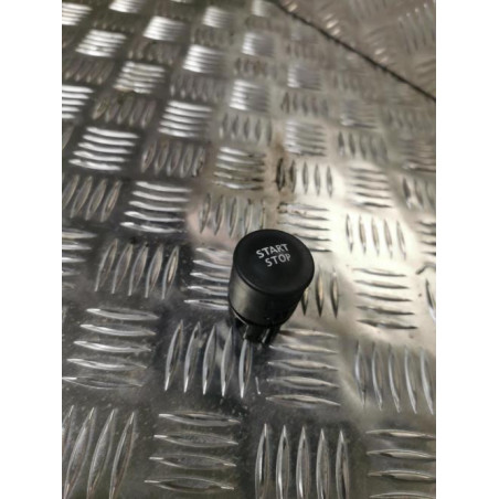 Bouton de warning RENAULT CLIO 4 PHASE 1 d’occasion