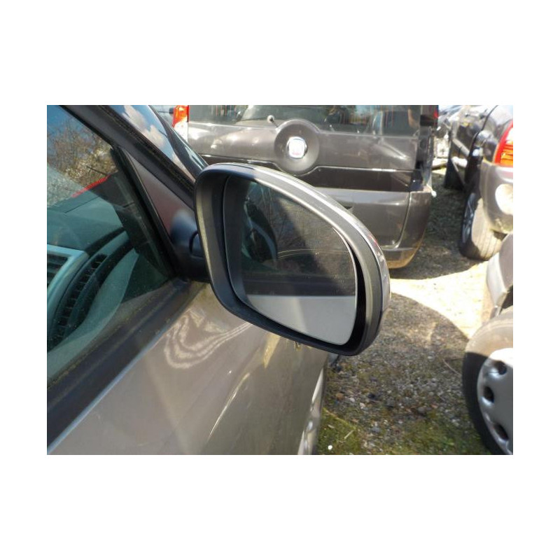 Poignee porte avant droit SKODA FABIA 2 PHASE 1 BREAK d’occasion