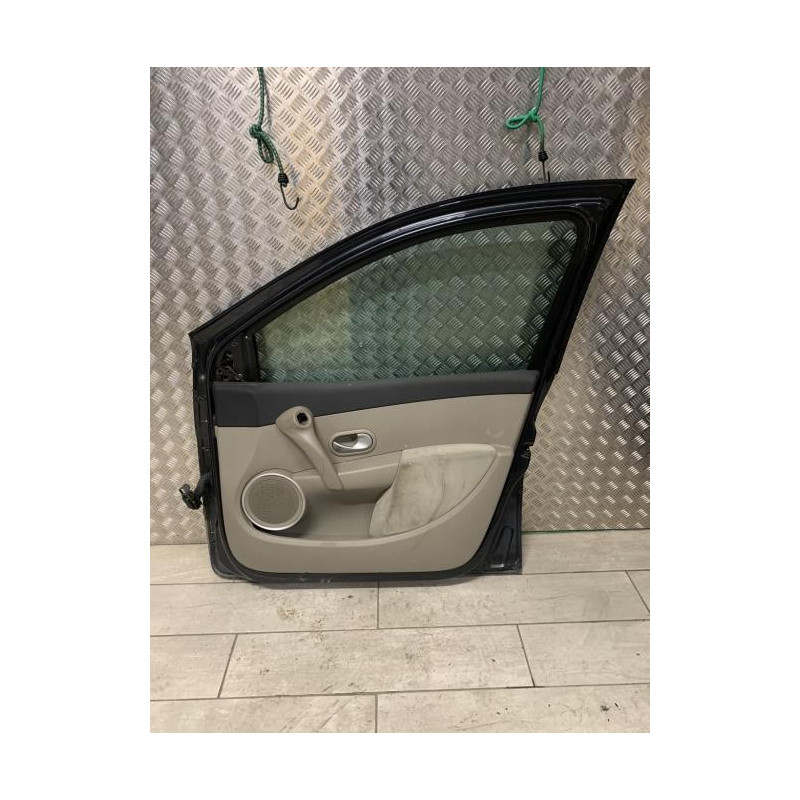 Porte avant droit RENAULT CLIO 3 PHASE 1 d’occasion