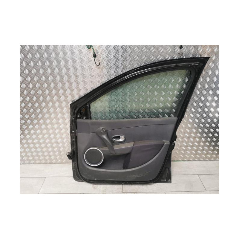 Porte avant droit RENAULT CLIO 3 PHASE 1 d’occasion