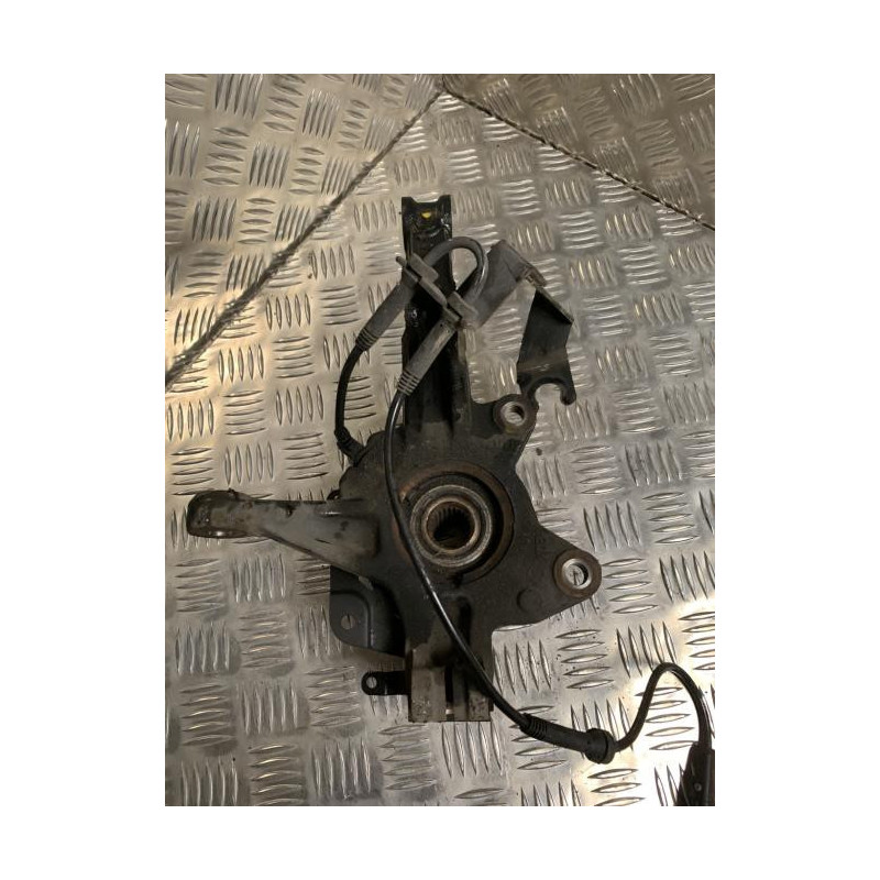 Moyeu avant gauche RENAULT CLIO 4 PHASE 1 d’occasion
