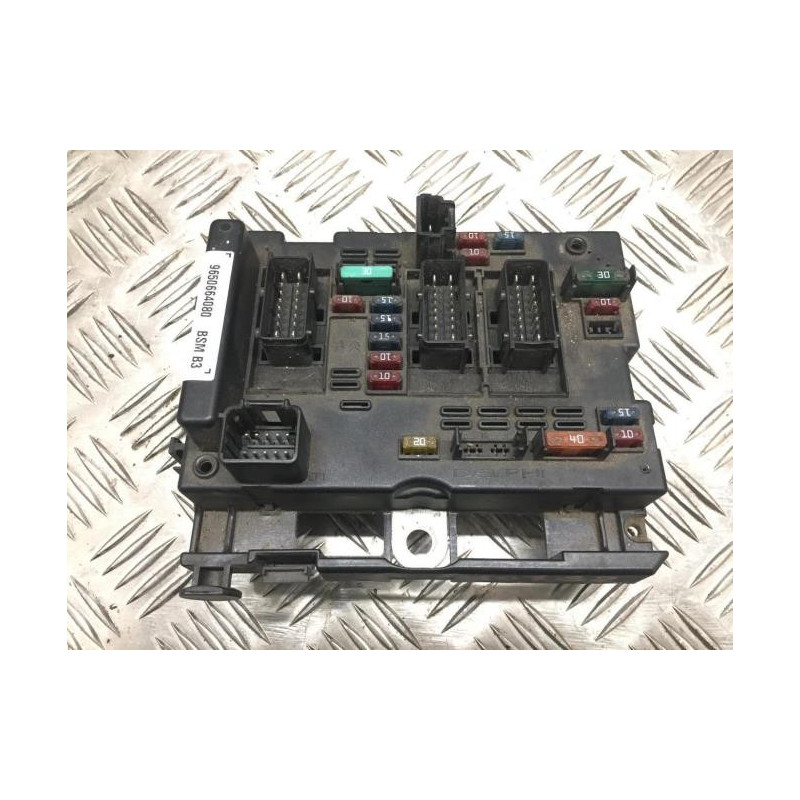 Porte fusible PEUGEOT 307 PHASE 1 BREAK d’occasion