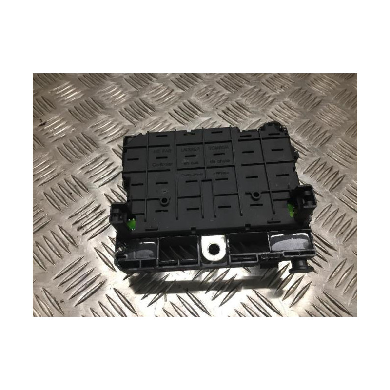Porte fusible PEUGEOT 307 PHASE 1 BREAK d’occasion