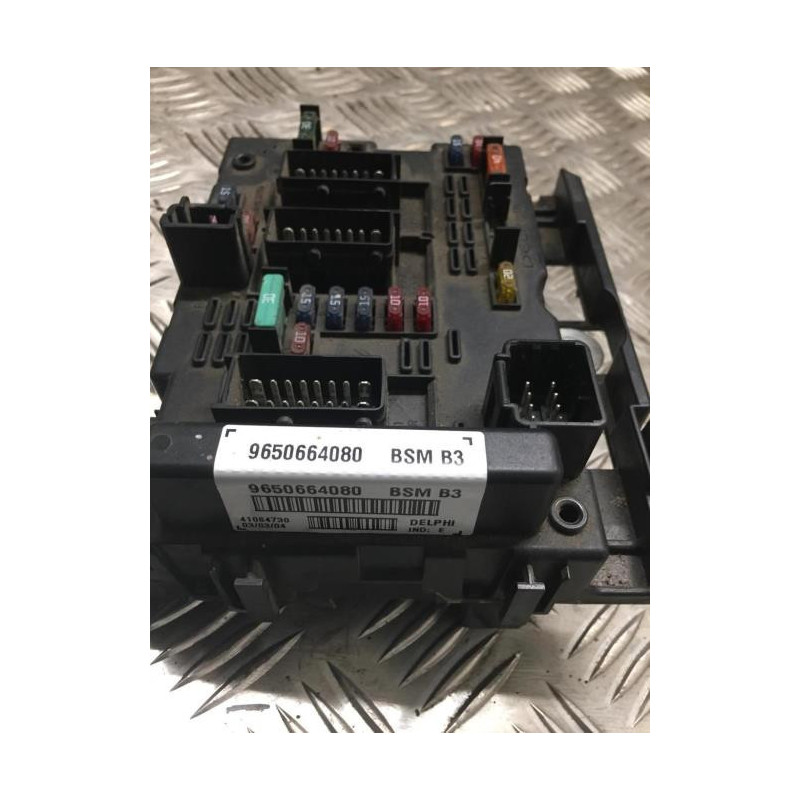 Porte fusible PEUGEOT 307 PHASE 1 BREAK d’occasion
