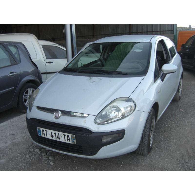 Moyeu avant gauche FIAT PUNTO EVO 3 d’occasion