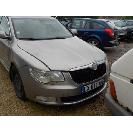 Pare boue avant gauche SKODA SUPERB 2 PHASE 1 d’occasion