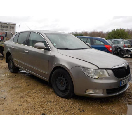Pare boue avant gauche SKODA SUPERB 2 PHASE 1 d’occasion