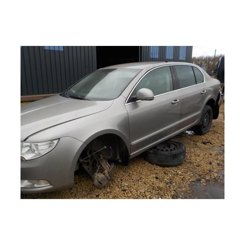 Pare boue avant gauche SKODA SUPERB 2 PHASE 1 d’occasion