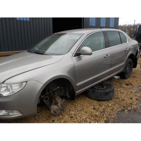 Pare boue avant gauche SKODA SUPERB 2 PHASE 1 d’occasion