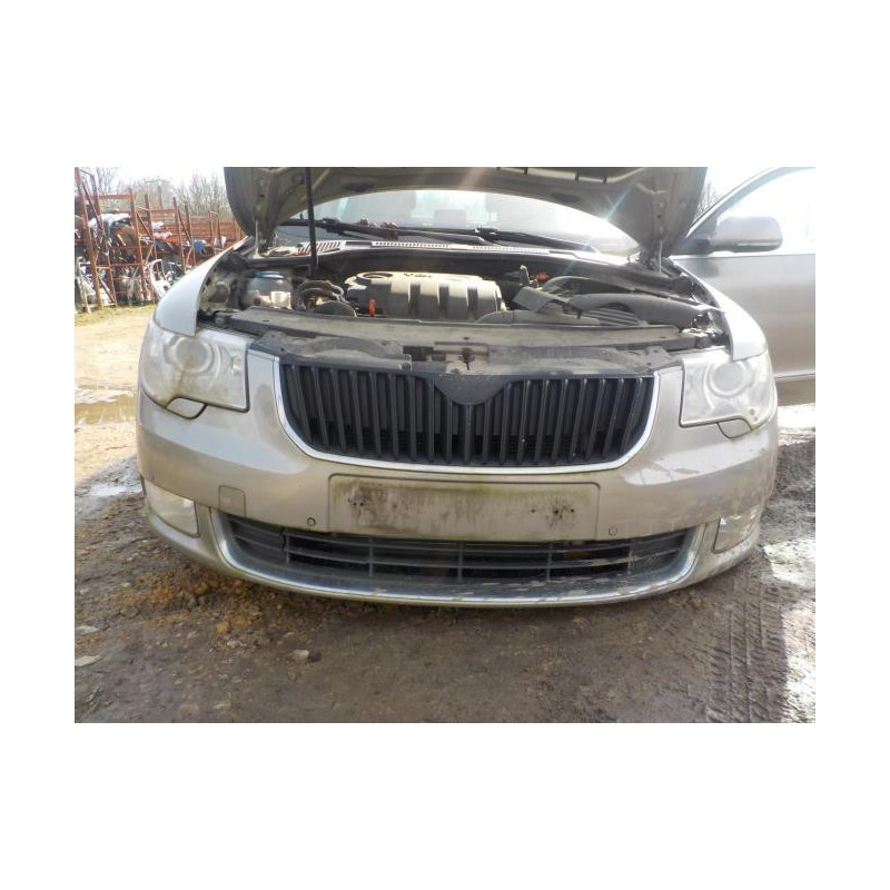 Pare boue avant gauche SKODA SUPERB 2 PHASE 1 d’occasion