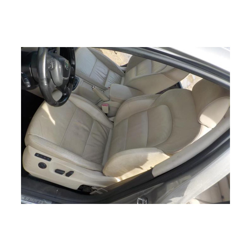 Pare boue avant gauche SKODA SUPERB 2 PHASE 1 d’occasion