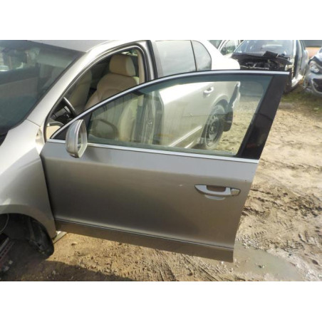 Pare boue avant droit SKODA SUPERB 2 PHASE 1 d’occasion