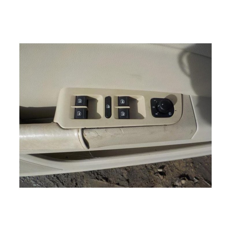 Pare boue avant droit SKODA SUPERB 2 PHASE 1 d’occasion