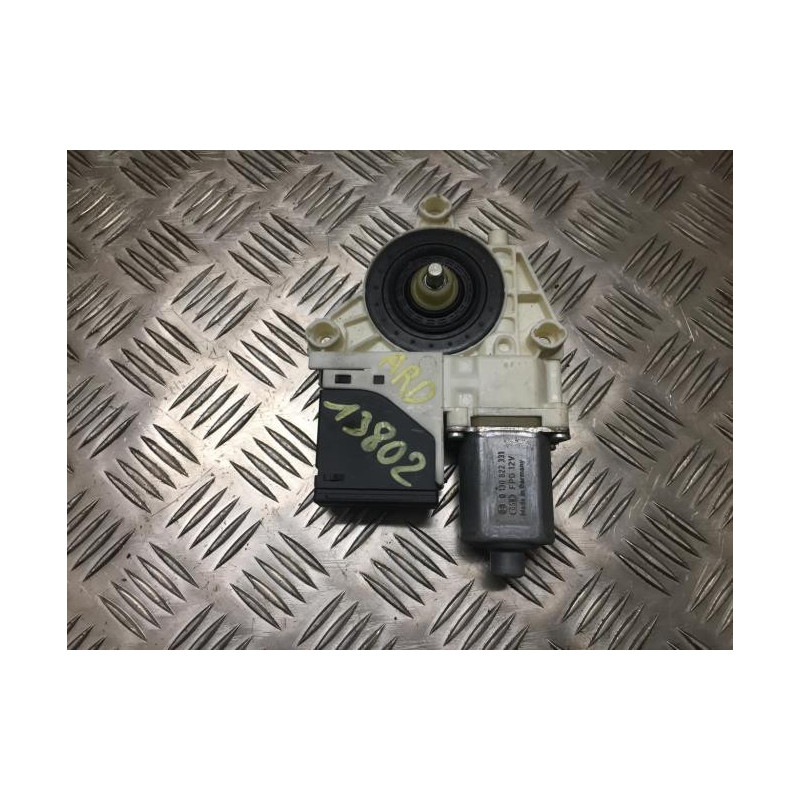 Moteur leve vitre arriere droit RENAULT MEGANE 3 PHASE 1 BREAK d’occasion