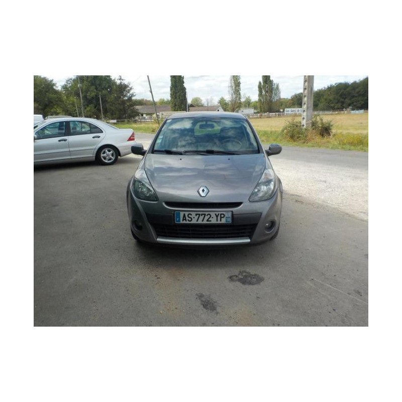 Pare boue arriere droit RENAULT CLIO 3 PHASE 2 d’occasion
