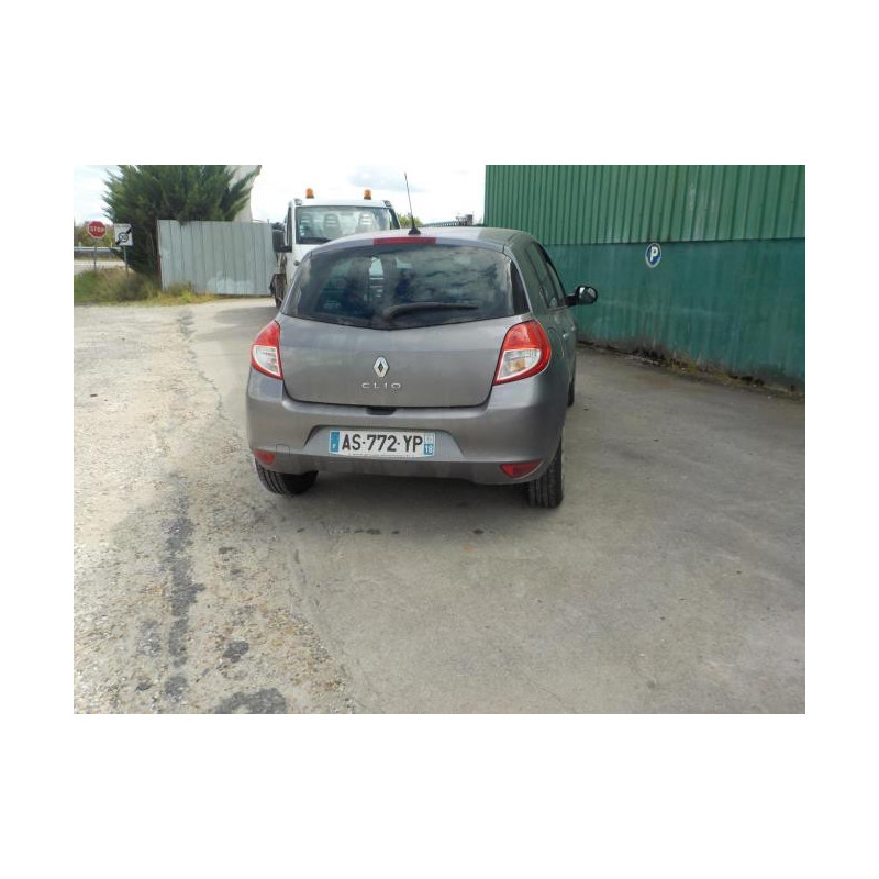 Pare boue arriere droit RENAULT CLIO 3 PHASE 2 d’occasion