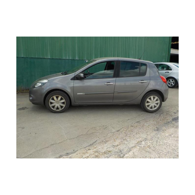 Pare boue arriere droit RENAULT CLIO 3 PHASE 2 d’occasion