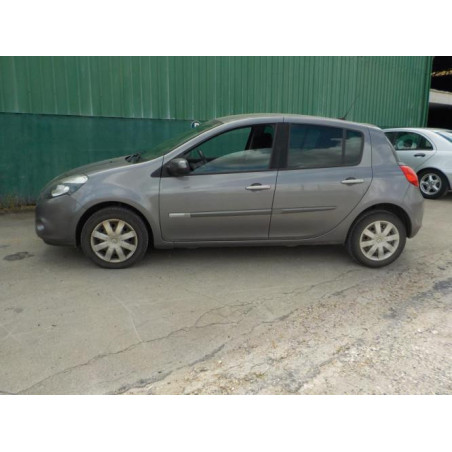 Pare boue arriere droit RENAULT CLIO 3 PHASE 2 d’occasion