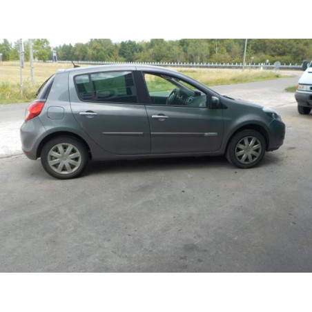 Pare boue arriere droit RENAULT CLIO 3 PHASE 2 d’occasion