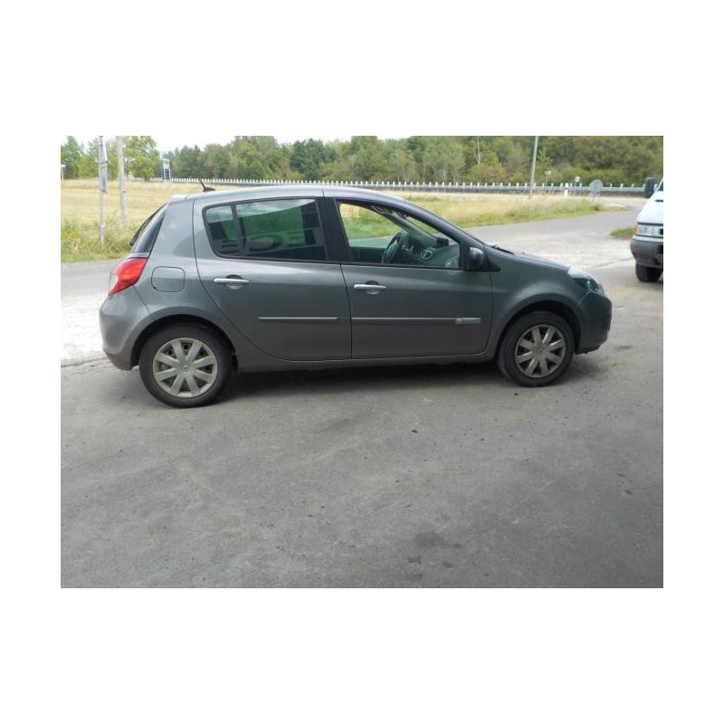 Pare boue arriere droit RENAULT CLIO 3 PHASE 2 d’occasion