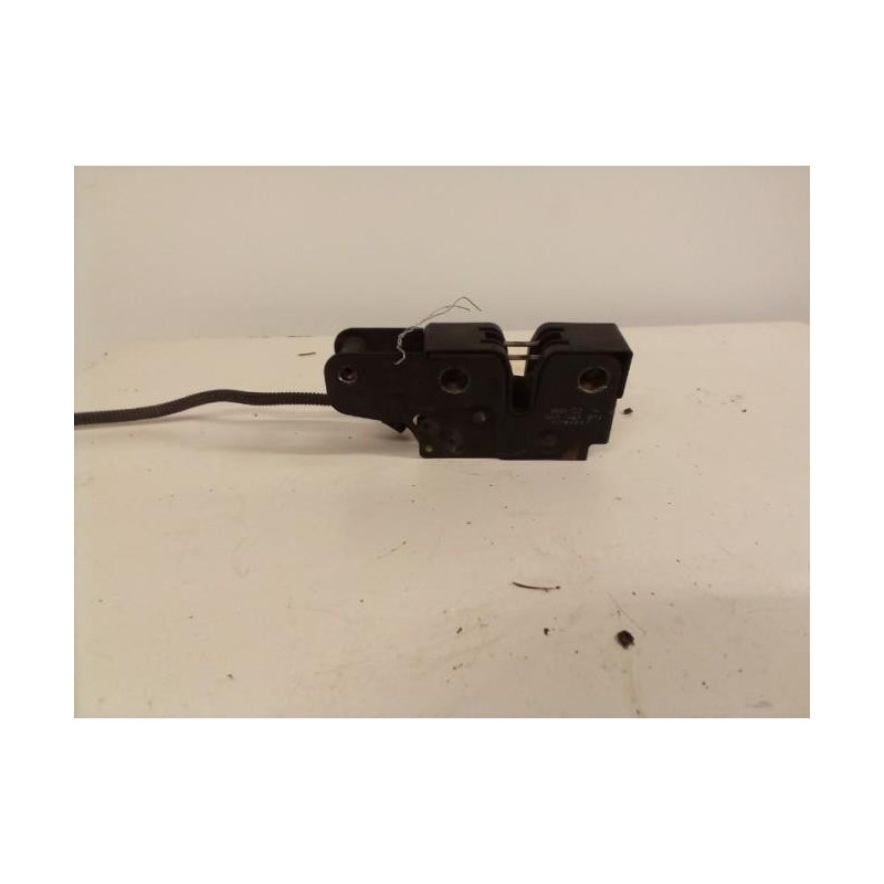 Serrure de capot VOLKSWAGEN GOLF 5 d’occasion