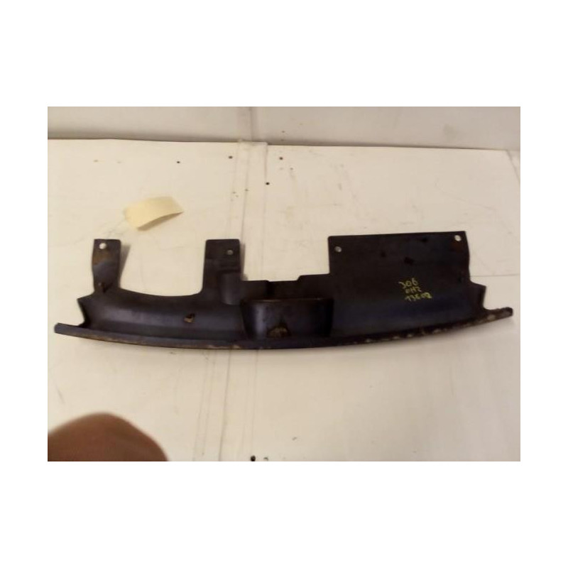 Calandre droite PEUGEOT 306 BREAK d’occasion
