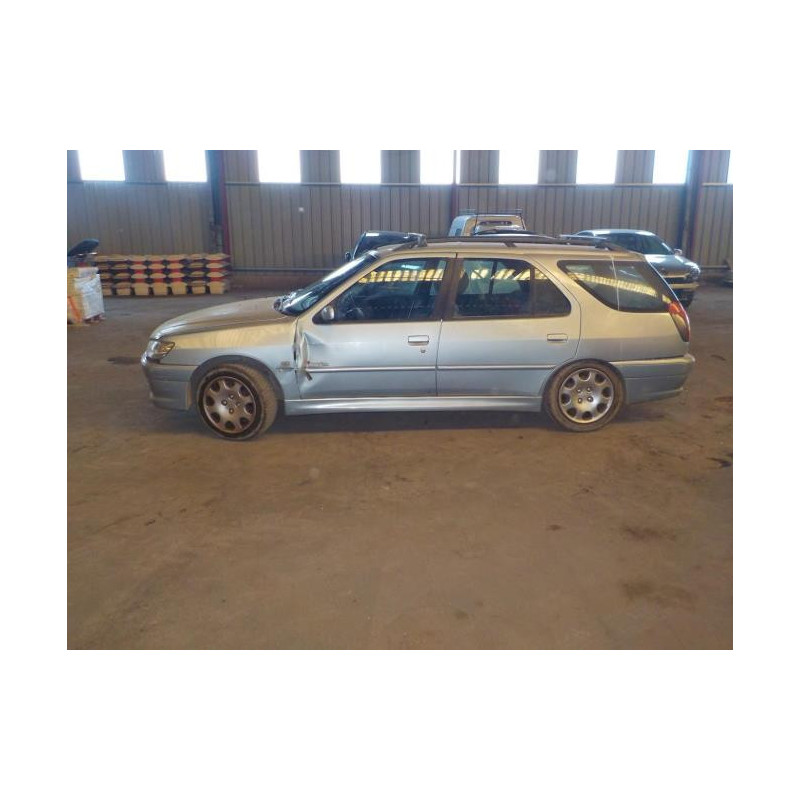 Calandre droite PEUGEOT 306 BREAK d’occasion
