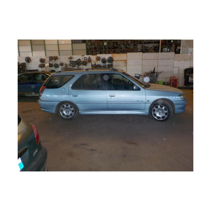Calandre droite PEUGEOT 306 BREAK d’occasion