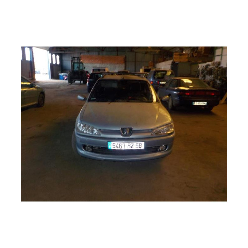 Calandre droite PEUGEOT 306 BREAK d’occasion