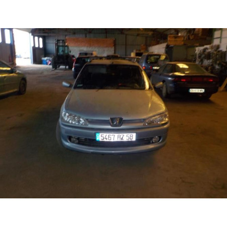 Calandre droite PEUGEOT 306 BREAK d’occasion