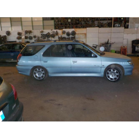Calandre droite PEUGEOT 306 BREAK d’occasion