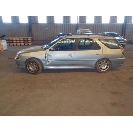 Calandre gauche PEUGEOT 306 BREAK d’occasion