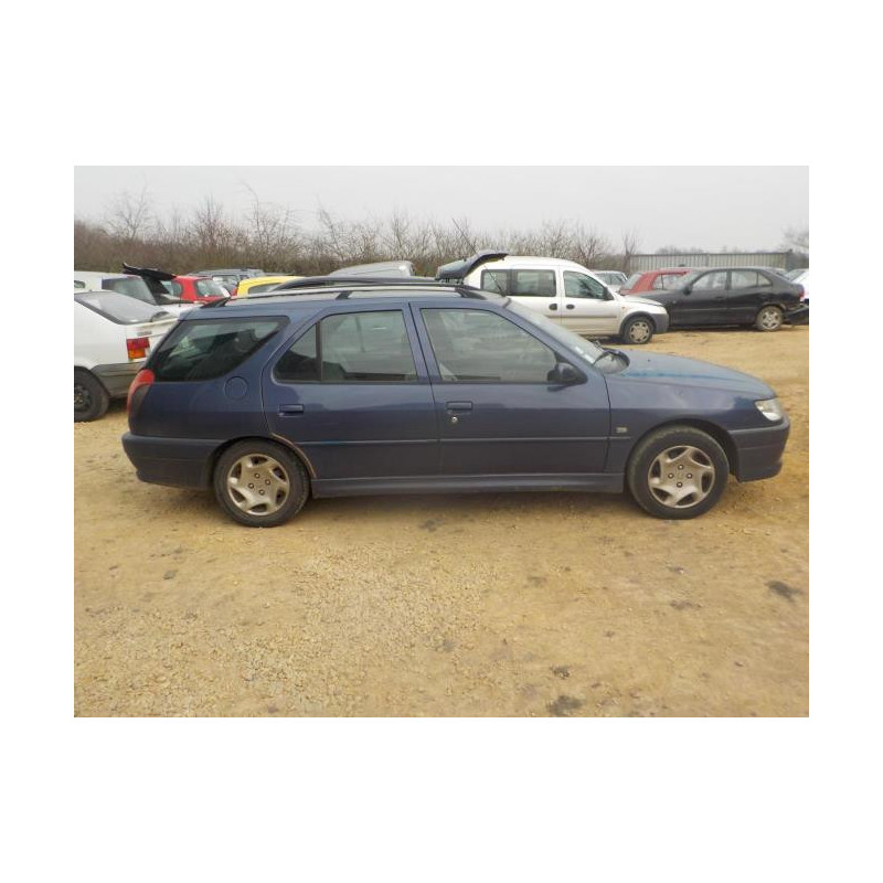 Optique avant principal gauche (feux)(phare) PEUGEOT 306 BREAK d’occasion